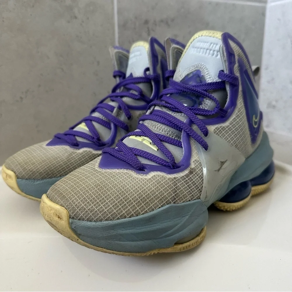 Nike Lebron 19 Boys Sneakers Size 3.5